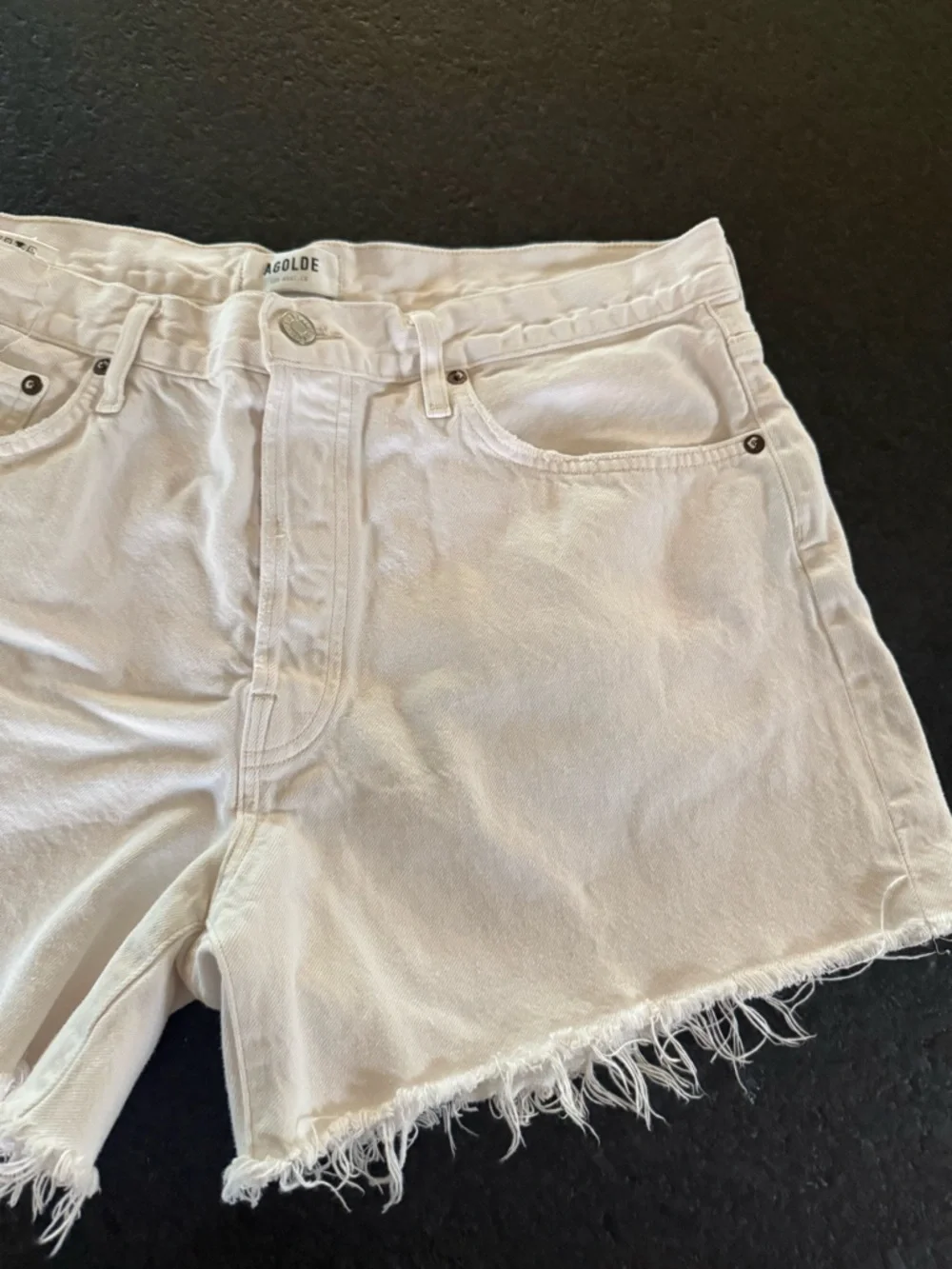 Agolde women’s white denim shorts, size 31 - Picture 7 of 8